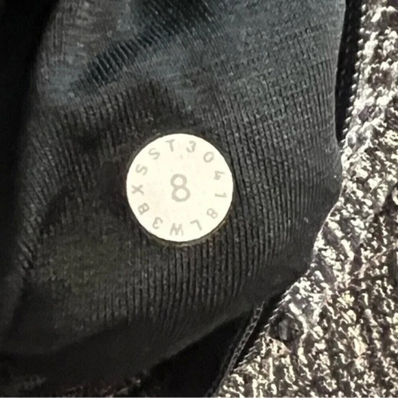 Lululemon Run Briskly 1/2 Zip Size 8 - Picture 9 of 10